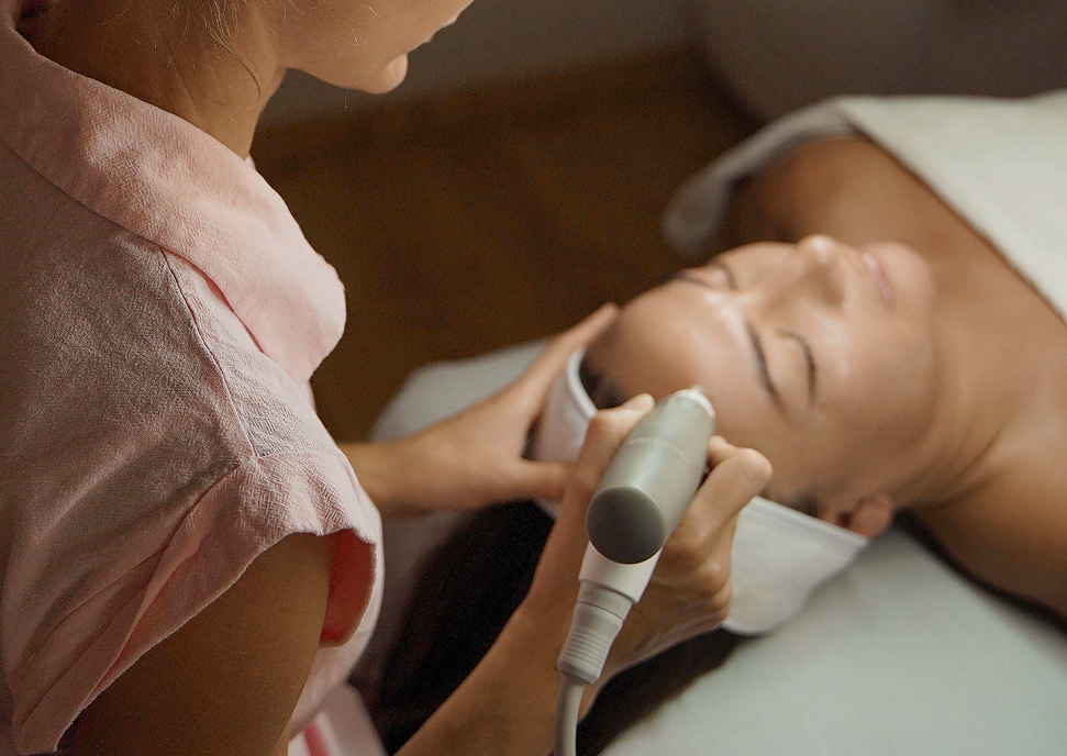 Ritual facial con Gua Sha en Facebar